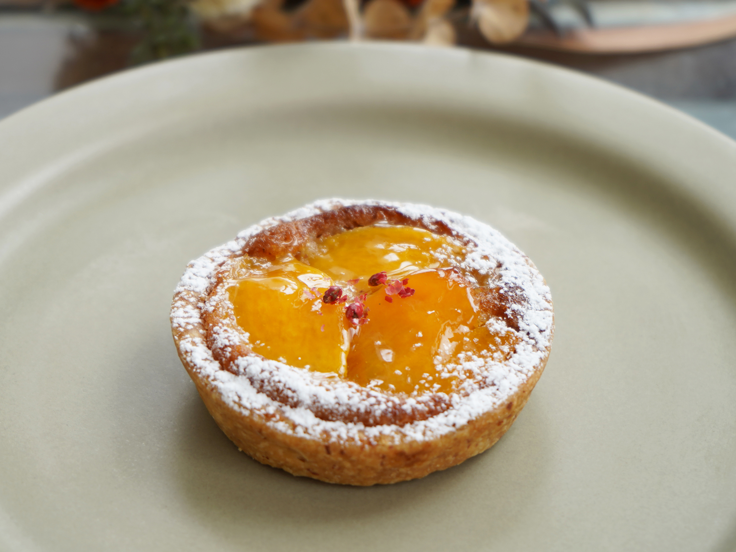 旬のびわをつかった新作タルト びわの焼きタルト フルーツタルト専門店 Ohacorte オハコルテ