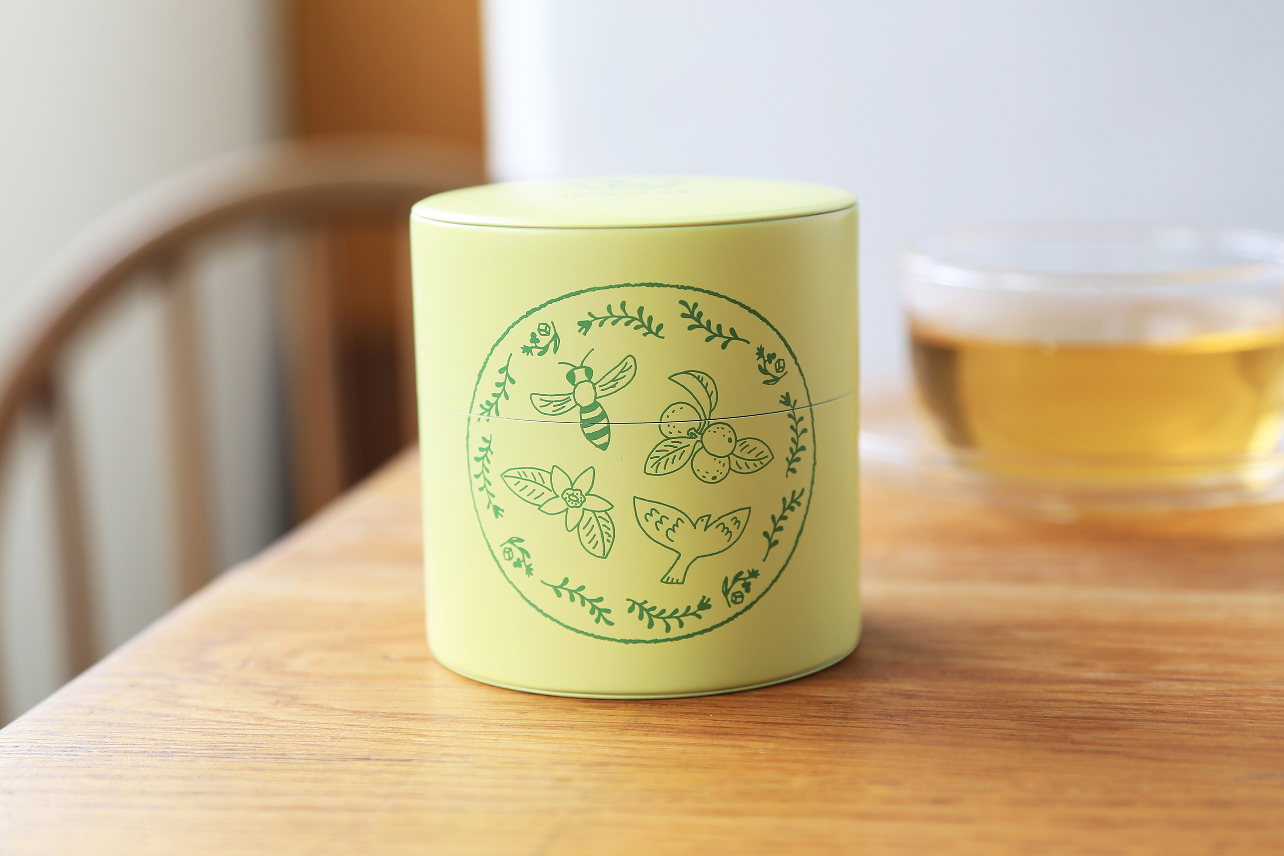 ヒラミーレモンケーキ10周年を記念して、オリジナル茶缶ができました。
