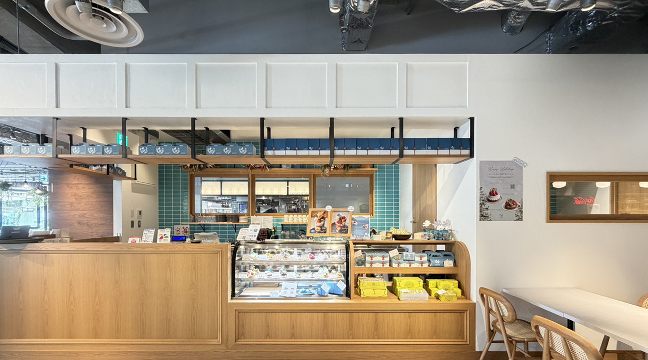 fruit table | リウボウフードホール スイーツ店写真